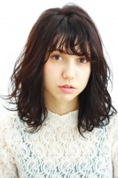 束感バングで重軽ミディ