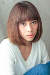 暗髪にも似合うナチュラルワンレンボブ